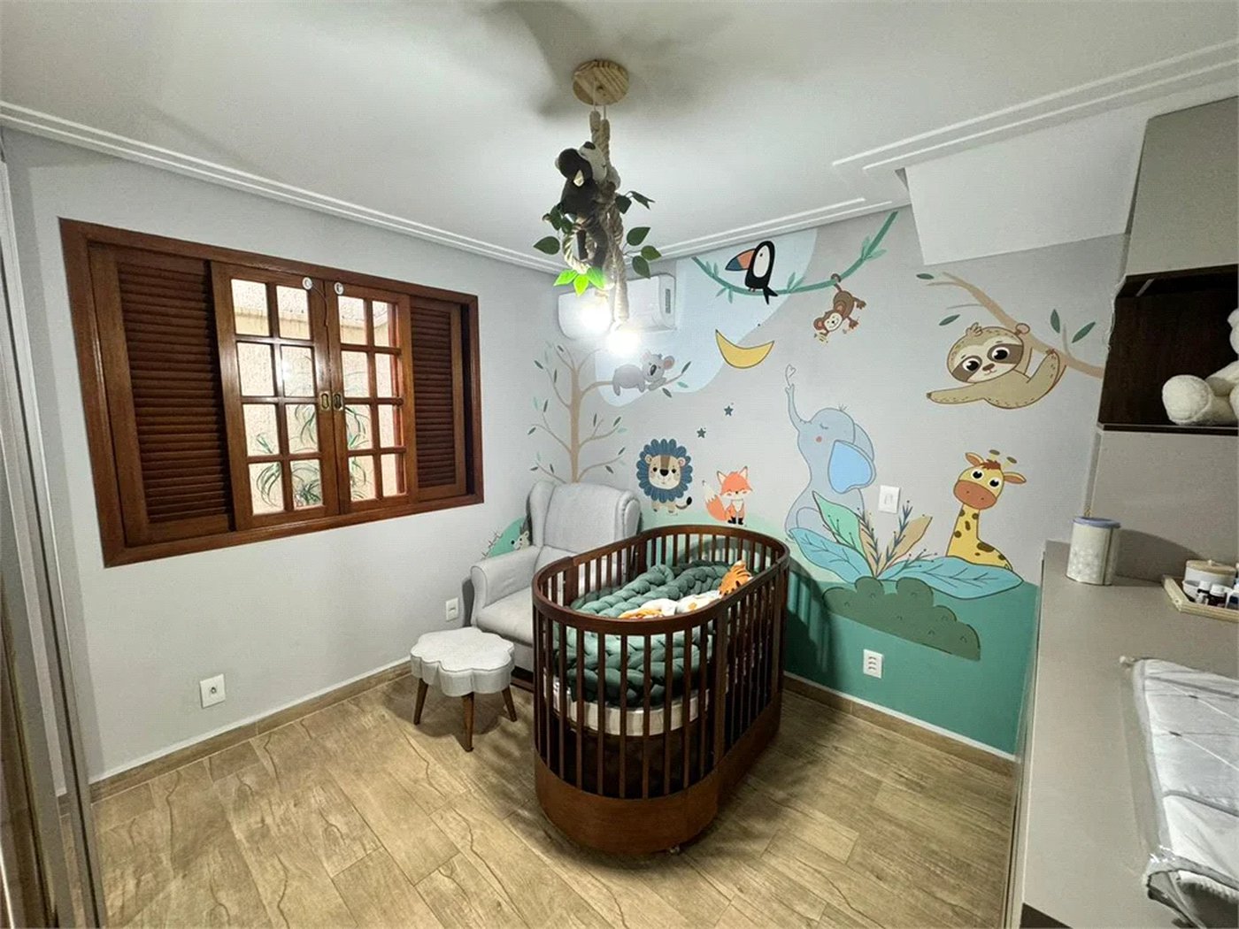 Casa à venda com 3 quartos, sendo 1 suíte, no condomínio Residencial Jardim das Flores 1510, Cotia - SP