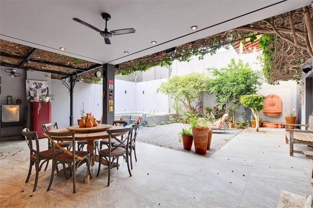 Casa à venda com 4 suítes em Granja Julieta, São Paulo, SP