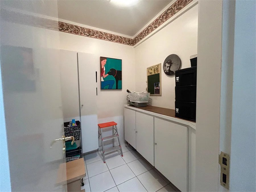 Apartamento à venda com 4 quartos, sendo 2 suítes,  em Pinheiros, São Paulo, SP