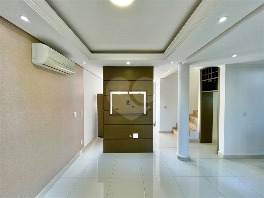 Casa à venda com 3 quartos, sendo 1 suíte, no condomínio Residencial Villa Flora, Votorantim - SP