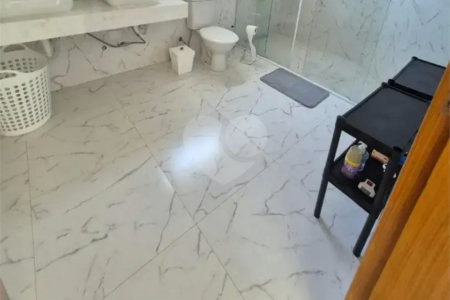Casa à venda com 3 suítes no condomínio Chácaras Arumã, Sarapuí - SP