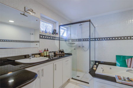 Casa de Vila à venda com 4 quartos, sendo 2 suítes,  em Jardim Marajoara, São Paulo, SP