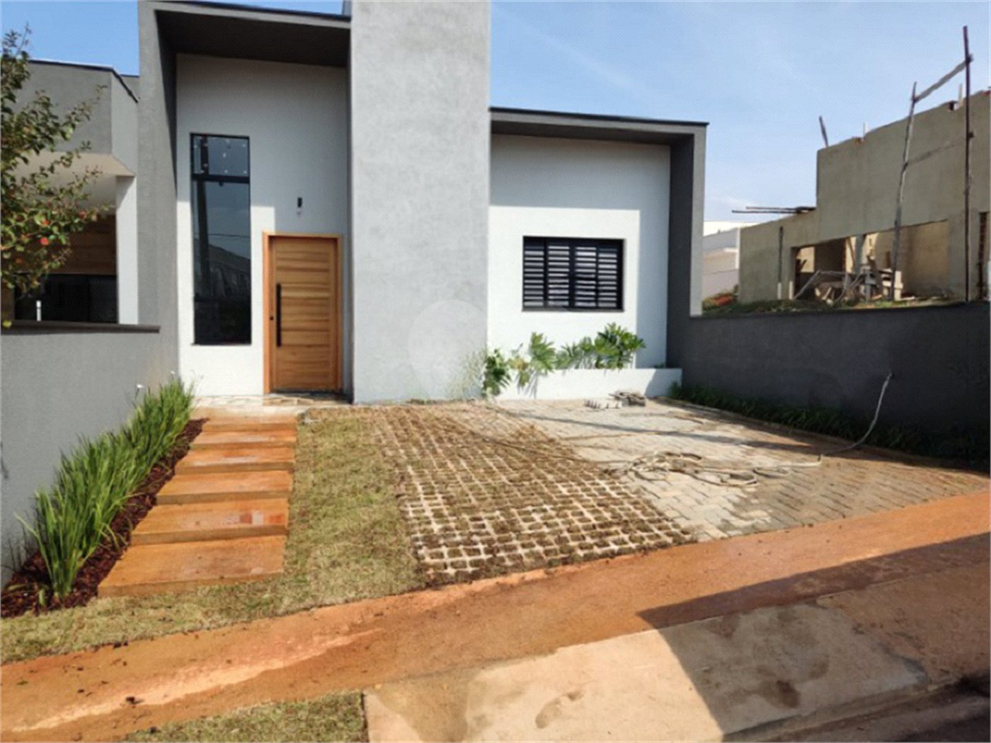 Casa à venda com 3 quartos, sendo 1 suíte, no condomínio Santinon, Sorocaba - SP
