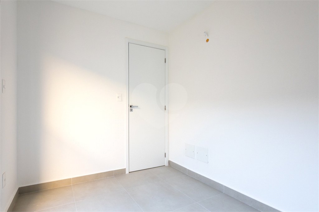 Casa à venda com 3 quartos, sendo 1 suíte, no condomínio Cubie Tutoia, São Paulo - SP