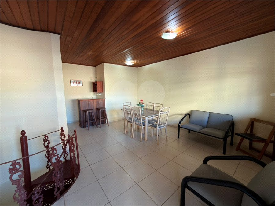 Cobertura à venda com 4 quartos, sendo 2 suítes,  em Braga, Cabo Frio, RJ