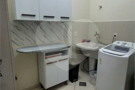 Casa Exclusiva com Pé-Direito Alto e Área Gourmet no Jardim Paraíso