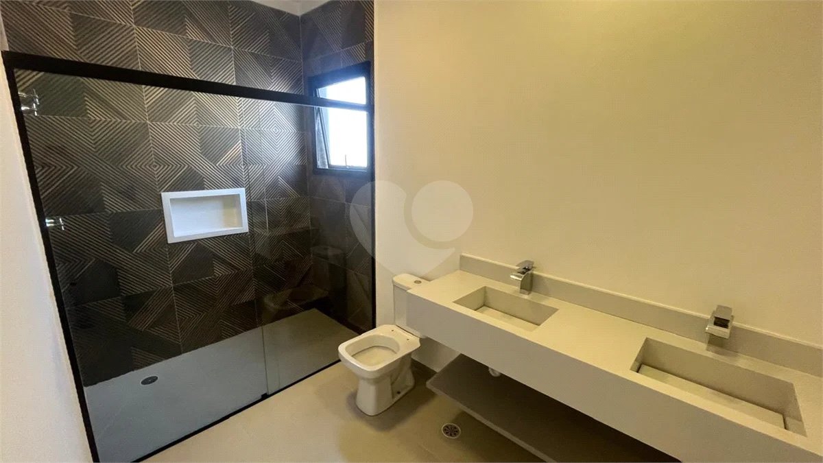 Sobrado de Alto Padrão com 3 suítes para Venda em Atibaia