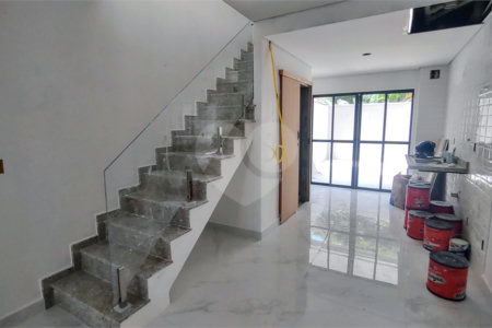 Sobrado à venda com 3 quartos, sendo 1 suíte, em Vila Granada, São Paulo, SP