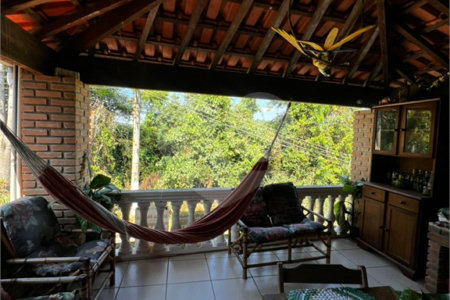 Casa à venda com 3 quartos, sendo 1 suíte, no Centro, Guararema, SP