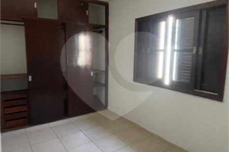 Sobrado à venda com 4 quartos, sendo 1 suíte,  em Jardim Ester Yolanda, São Paulo, SP