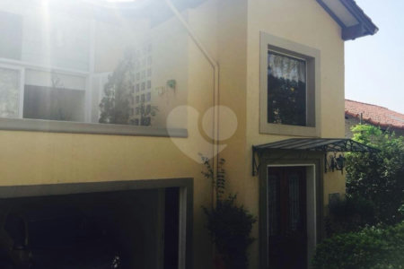 Casa à venda com 5 quartos, sendo 4 suítes, no condomínio Jardim Vitória Régia, São Paulo - SP