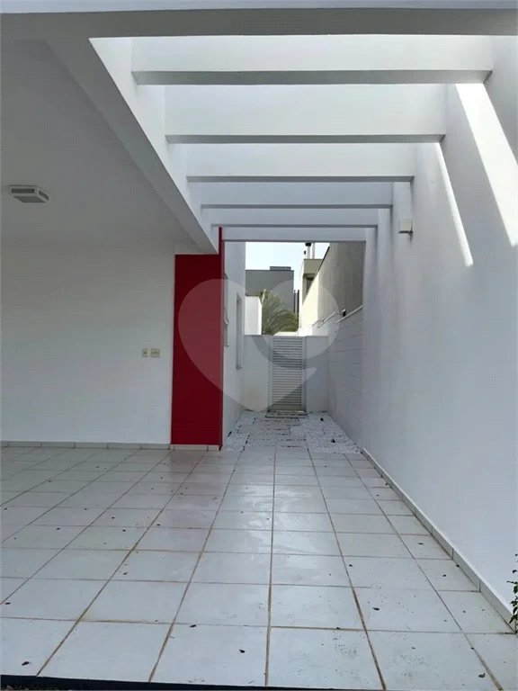 Casa para alugar com 3 suítes no condomínio Figueira Garden, Atibaia - SP