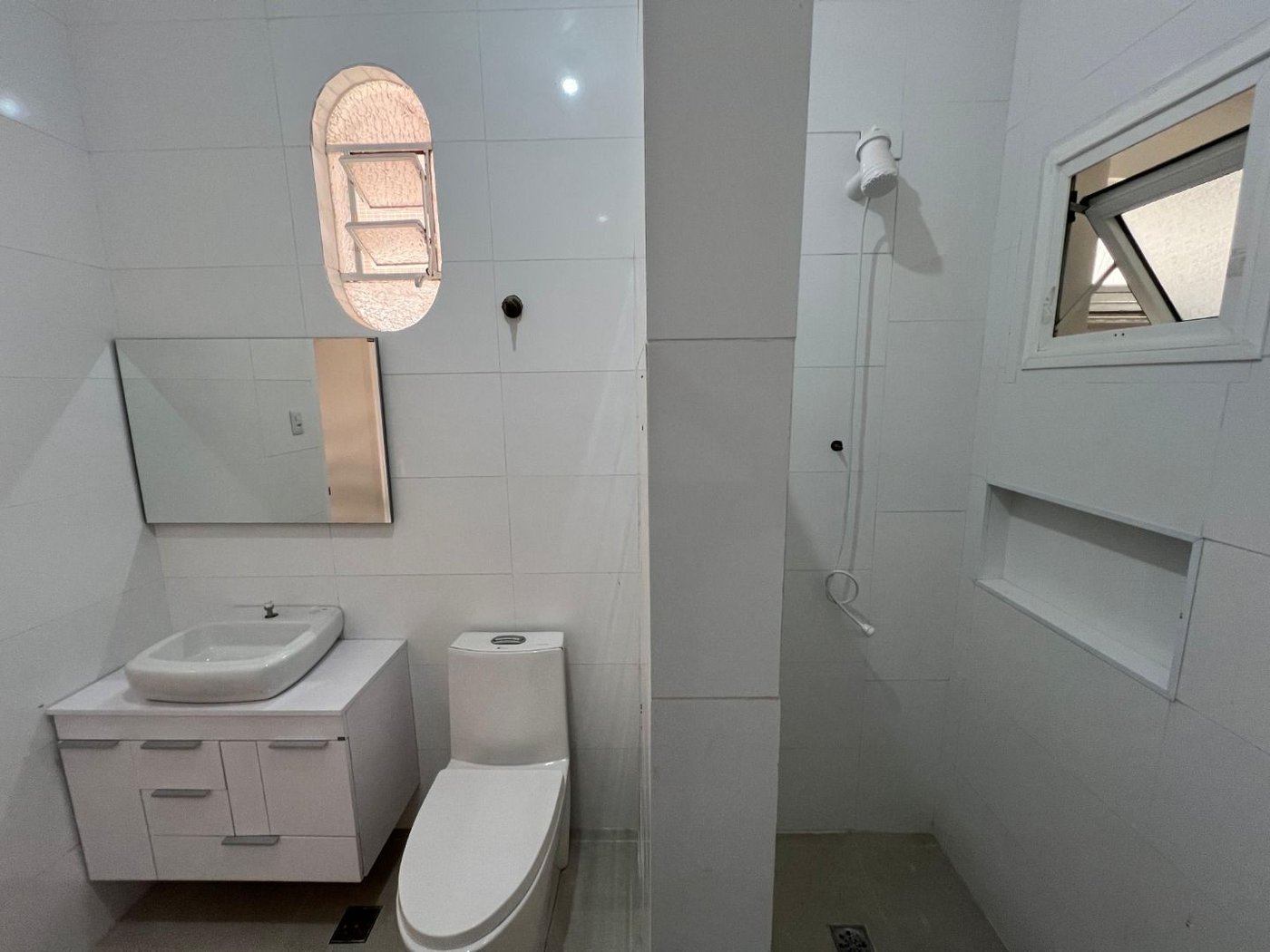 Casa com 3 dormitórios para alugar, 284 m² por R$ 21.162,89 - Gonzaga - Santos/SP