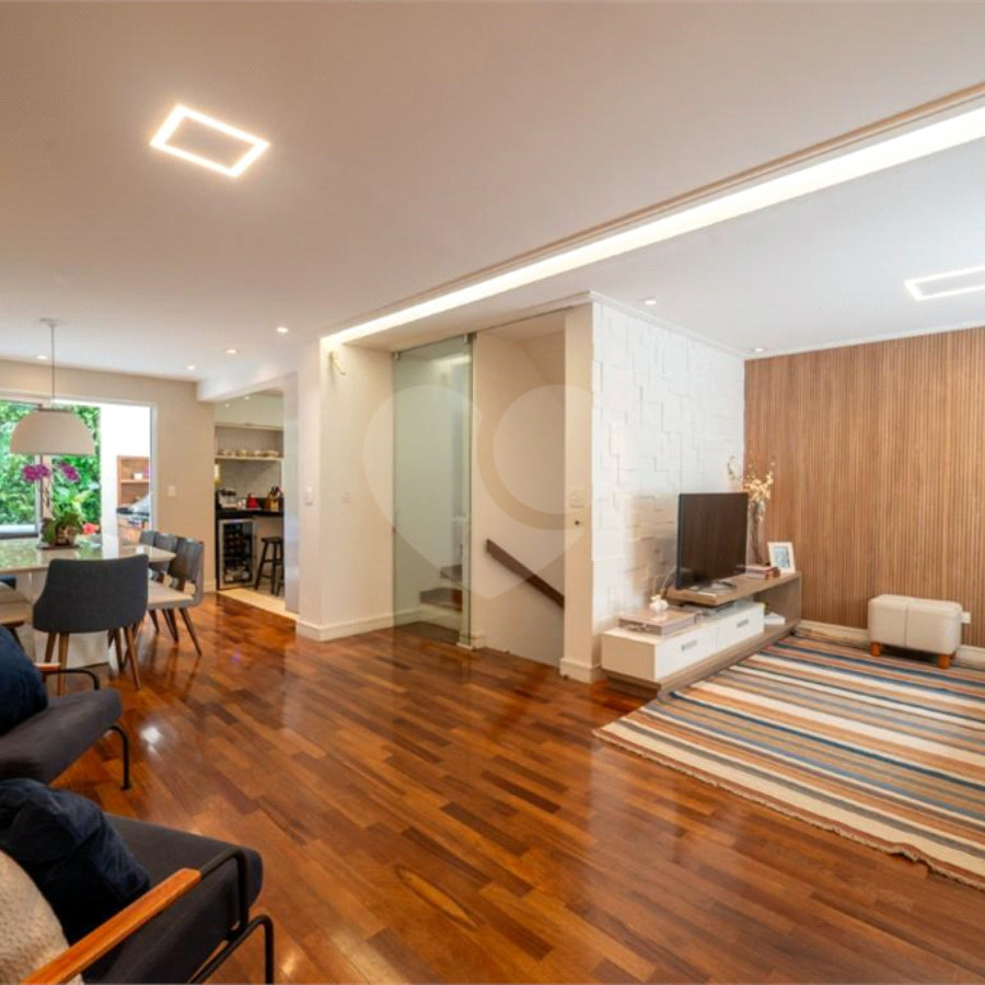 Casa à venda com 4 quartos, sendo 2 suítes, no condomínio Melbourne Residence, São Paulo - SP