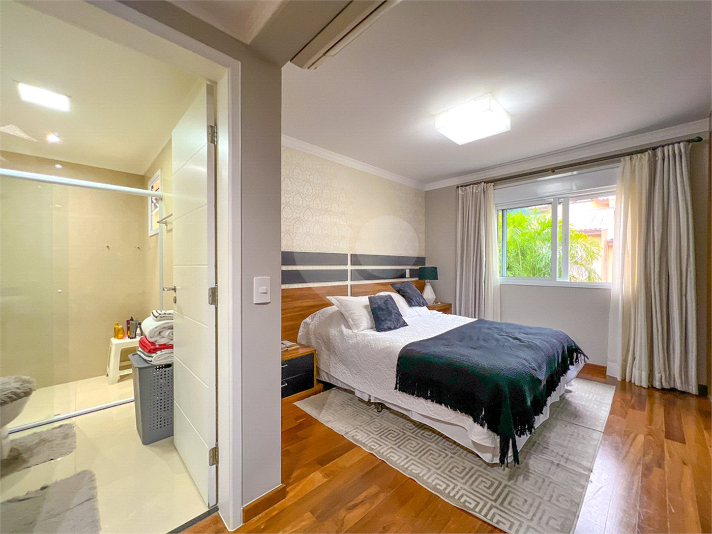 Casa à venda com 4 quartos, sendo 2 suítes,  no condomínio Floradas da Serra, São Paulo - SP