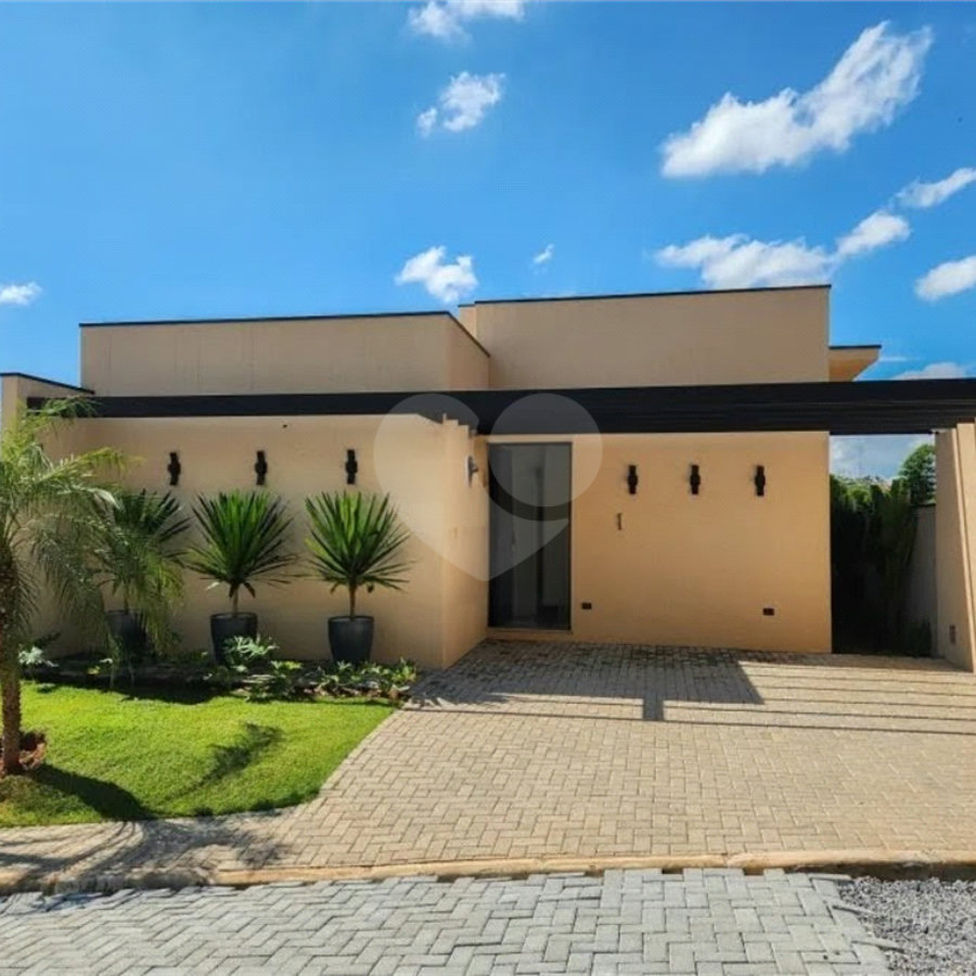 Casa à venda com 3 quartos, sendo 1 suíte, no condomínio Residencial Consoli, Atibaia - SP
