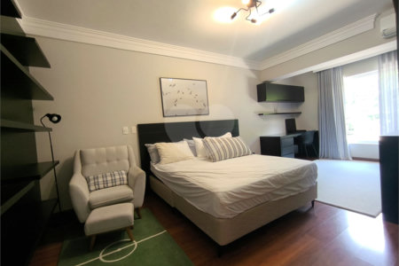 Casa à venda com 5 quartos, sendo 4 suítes, em Cidade Jardim, São Paulo, SP