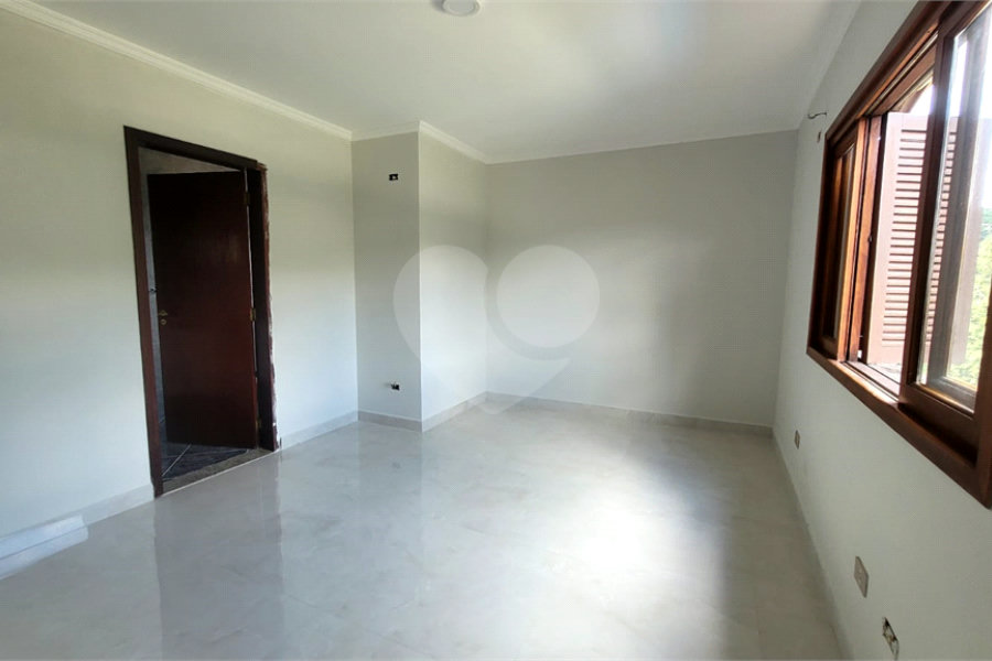 Casa à venda com 5 quartos, sendo 3 suítes, no condomínio Alpes da Cantareira, Mairiporã - SP