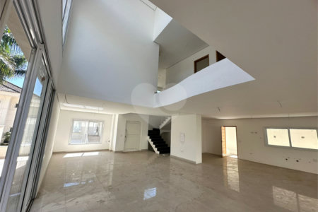 Casa à venda com 4 suítes no condomínio Villaggio Houda, São Paulo - SP