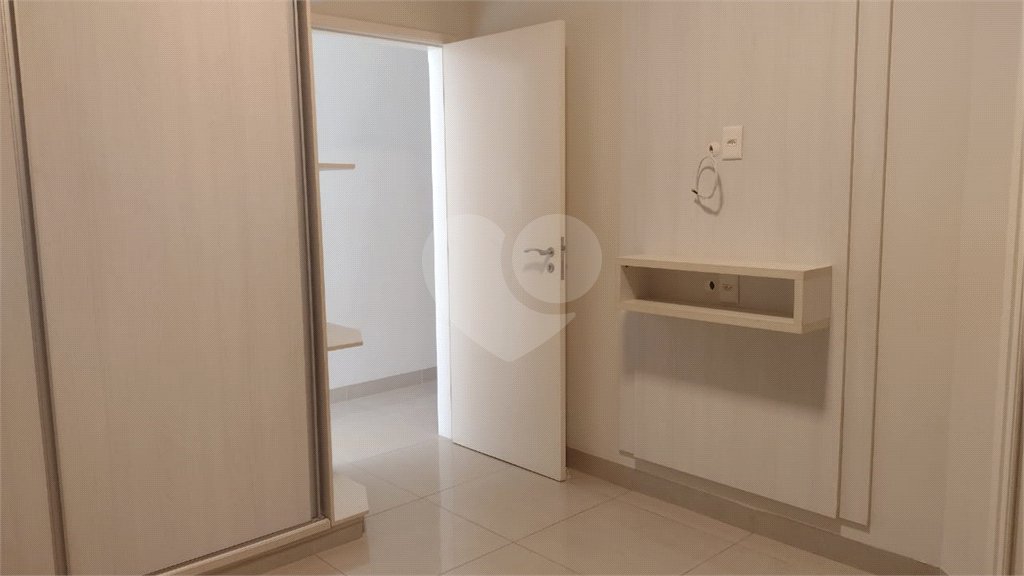 Casa à venda com 3 quartos, sendo 1 suíte, no condomínio Residencial Bouganville, Araraquara - SP