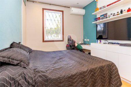 Casa à venda com 3 quartos, sendo 2 suítes,  em Alto da Boa Vista, São Paulo, SP