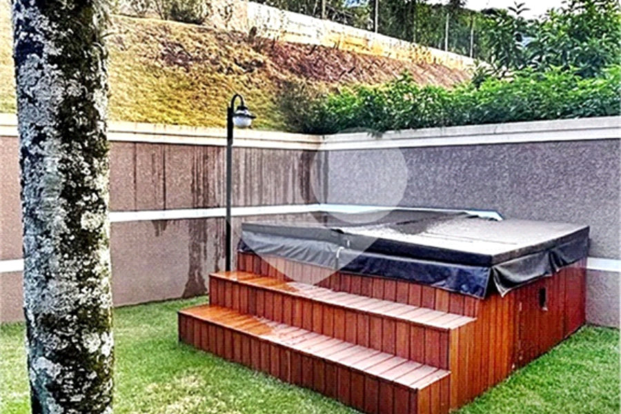 Terreno à venda com 4 suítes no condomínio Suíça da Cantareira, Mairiporã - SP