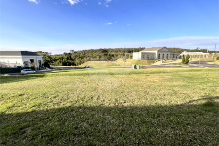 Terreno à venda no condomínio Villa dos Pinheiros, Indaiatuba - SP