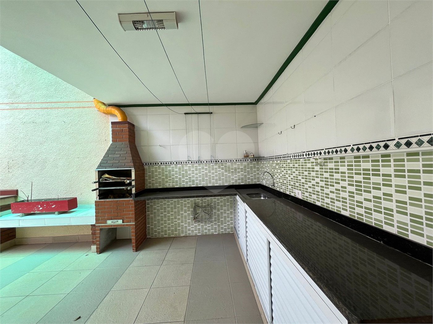 Sobrado à venda com 4 quartos, sendo 2 suítes, em Tremembé, São Paulo, SP