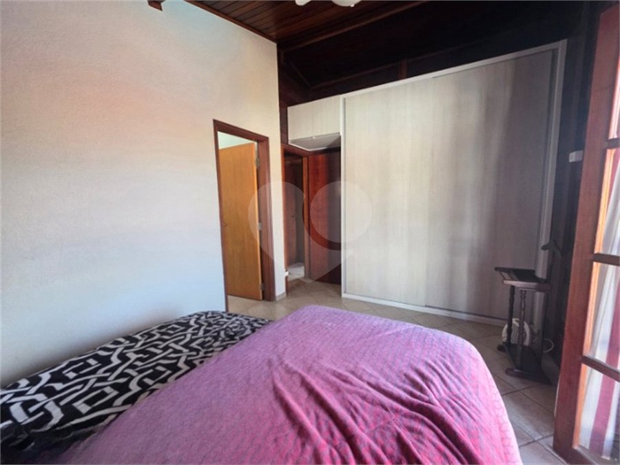 Casa à venda com 3 quartos, sendo 1 suíte, no condomínio Estância Marambaia, Vinhedo - SP