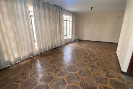 Sobrado à venda ou para alugar com 4 quartos, sendo 1 suíte,  em Parque Colonial, São Paulo, SP