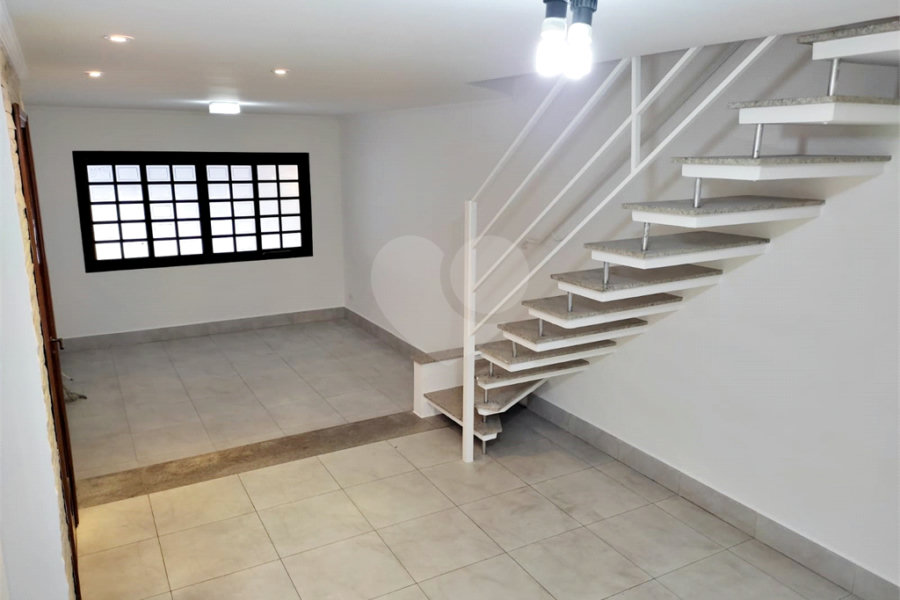 Sobrado à venda com 3 quartos, sendo 1 suíte,  em Vila Medeiros, São Paulo, SP