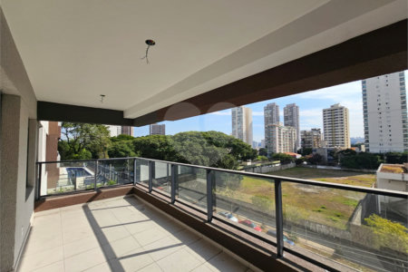Apartamento à venda com 3 quartos, sendo 1 suíte, em Alto da Boa Vista, São Paulo, SP