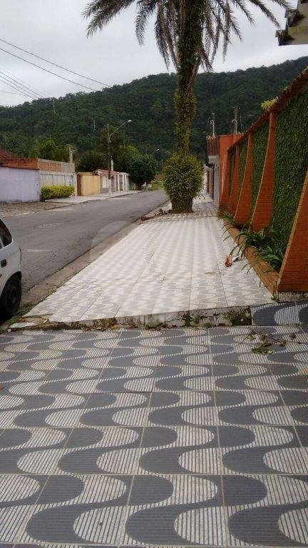 Casa à venda com 2 quartos, sendo 1 suíte, em Solemar, Praia Grande, SP