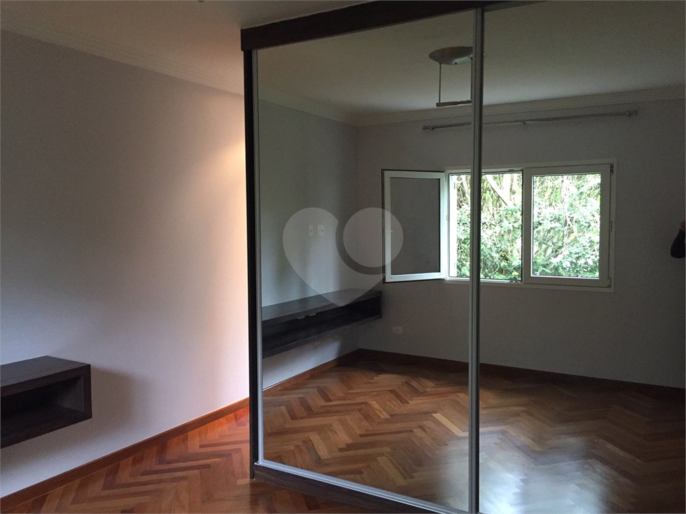 Casa à venda com 4 quartos, sendo 2 suítes, no condomínio Residencial Morumbi, São Paulo - SP