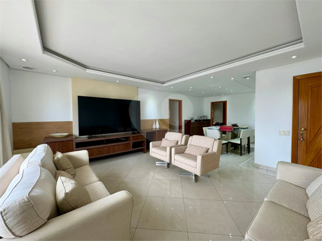 Apartamento à venda com 4 quartos, sendo 1 suíte,  em Moema, São Paulo, SP