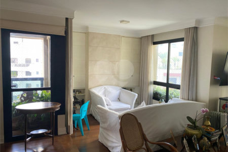 Apartamento à venda com 4 quartos, sendo 3 suítes, em Vila Morumbi, São Paulo, SP