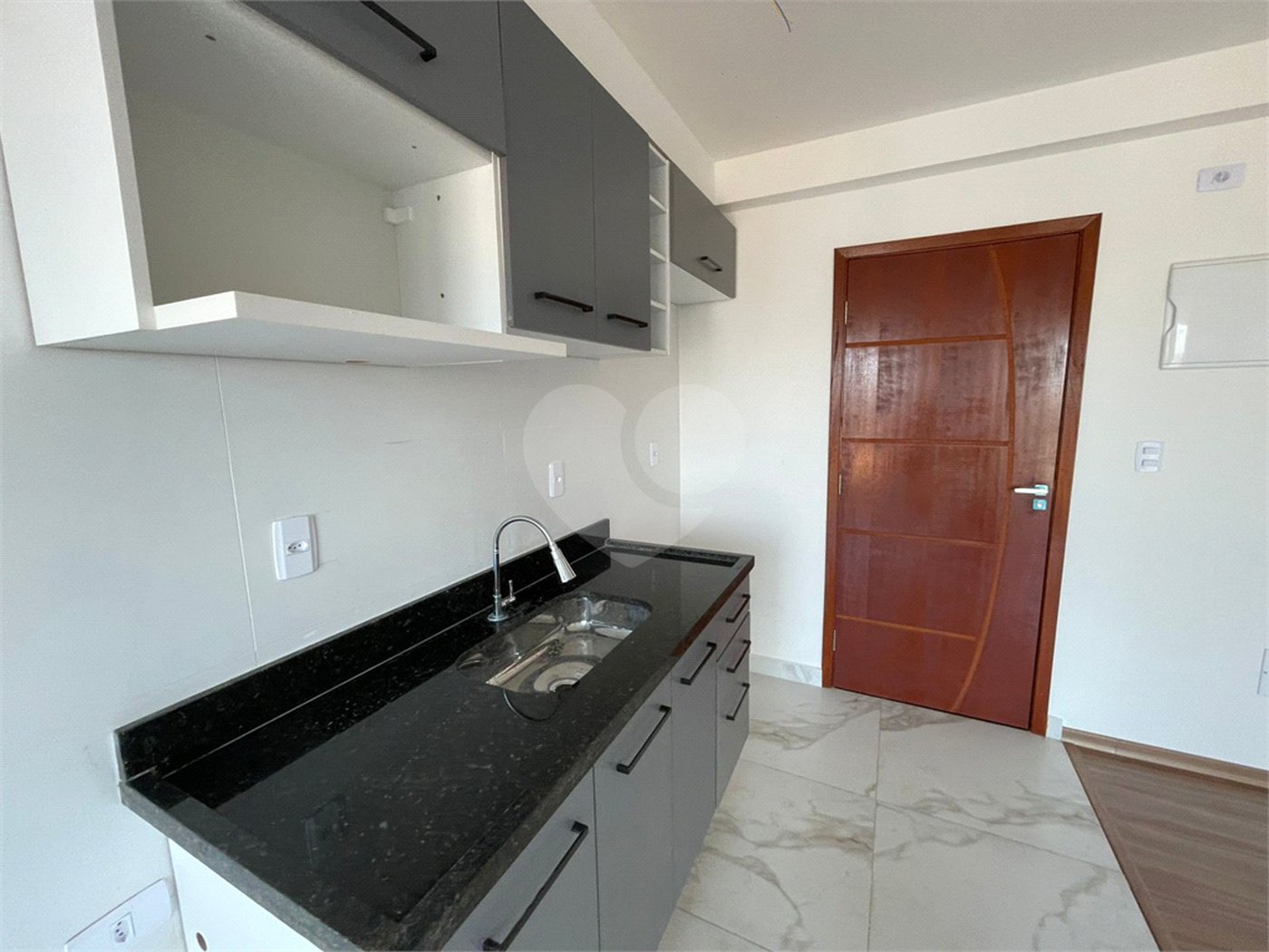 Apartamento à venda com 2 quartos, sendo 1 suíte,  em Parada Inglesa, São Paulo, SP