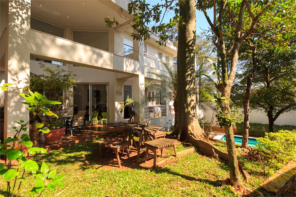 Casa à venda com 4 suítes no condomínio Vila Alba, São Paulo - SP