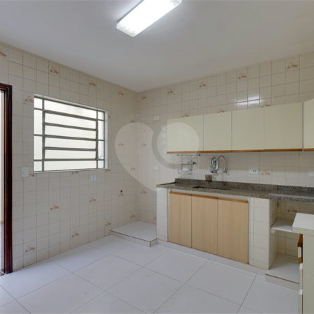 Sobrado à venda com 4 quartos, sendo 1 suíte, em Jardim Prudência, São Paulo, SP