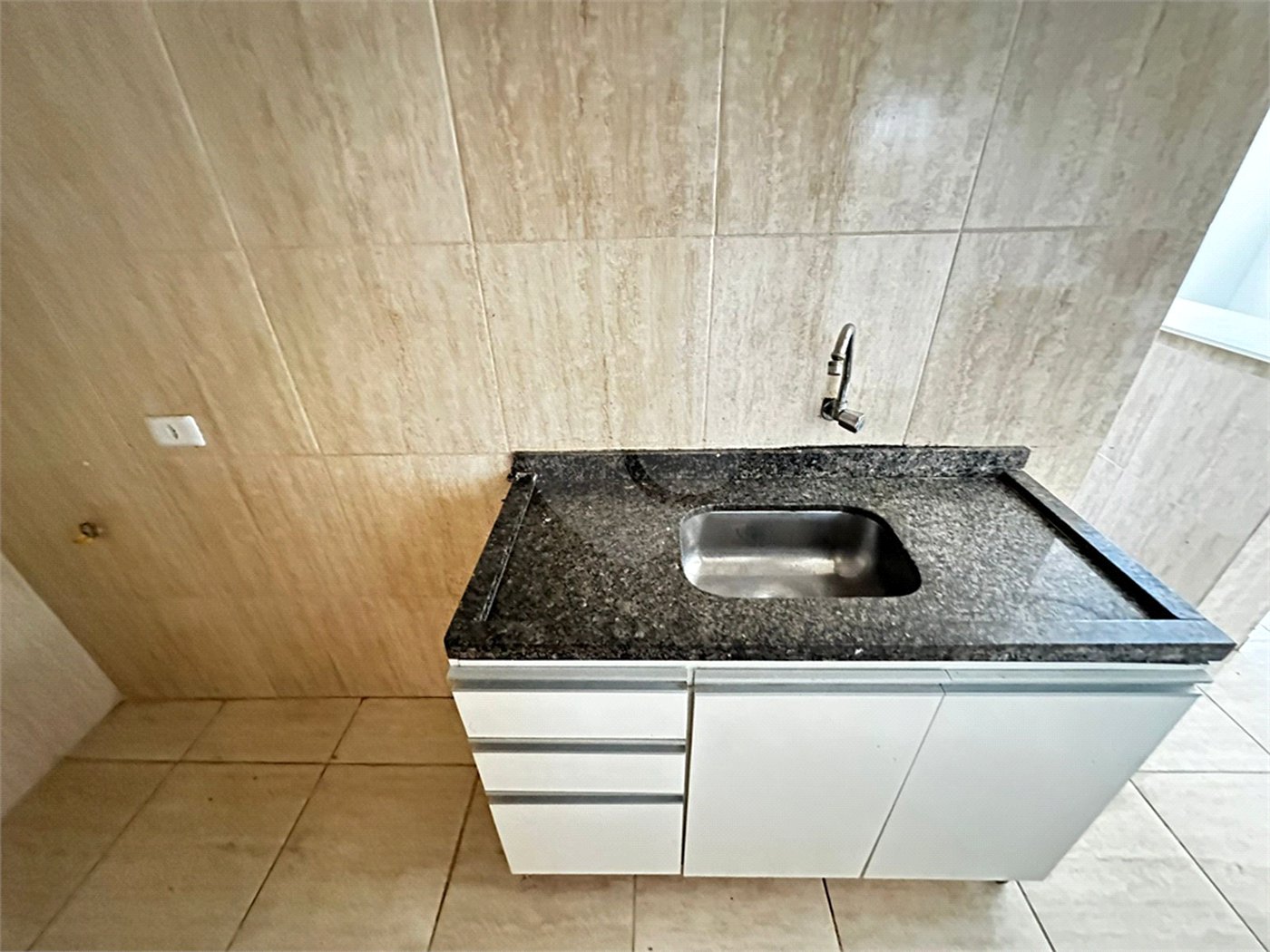 Apartamento para alugar com 3 quartos em Vila Monte Belo, Itaquaquecetuba, SP