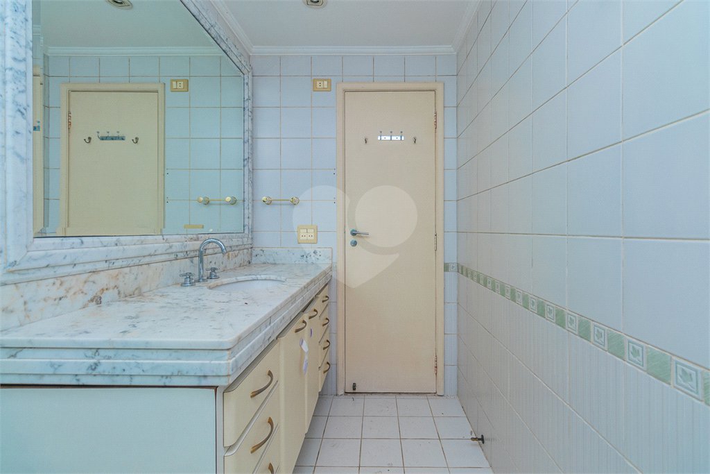Apartamento à venda com 3 quartos, sendo 1 suíte, em Campo Belo, São Paulo, SP