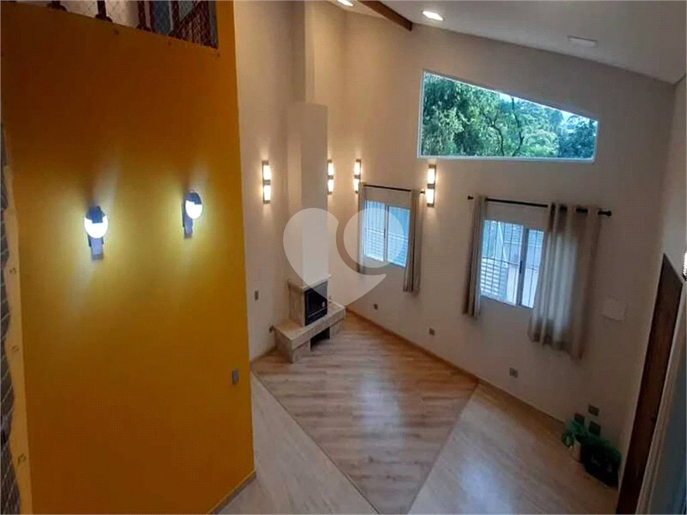 Casa à venda com 3 quartos, sendo 1 suíte, no condomínio Jardim da Montanha I, Mairiporã - SP
