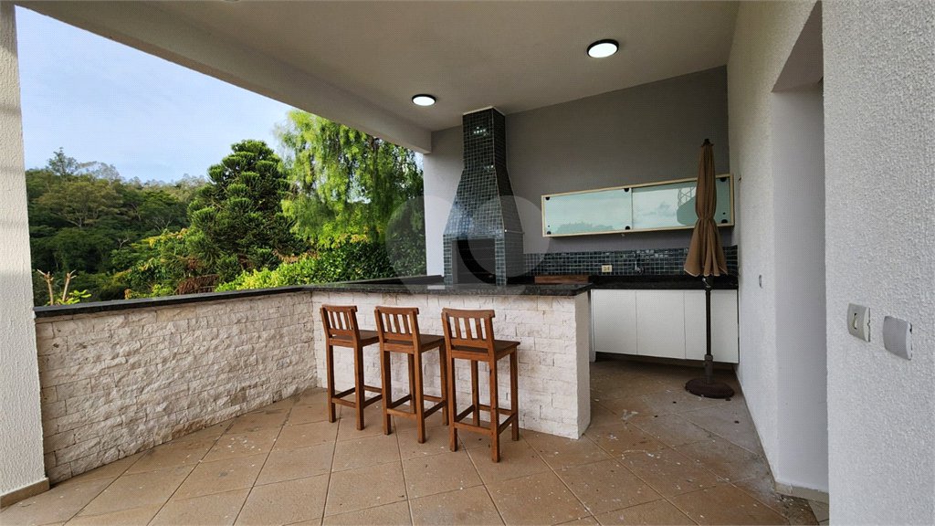 Casa à venda com 5 quartos, sendo 2 suítes, no condomínio Residencial Jardim Primavera, Louveira - SP