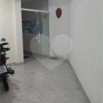Sobrado com 224m² , 3 dormitórios , sendo 2 suítes , 3 vagas de garagem , 7 banheiros , à venda na Vila Scarpelli em Santo André.
