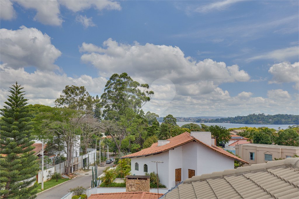 Sobrado à venda com 4 suítes em Interlagos, São Paulo, SP