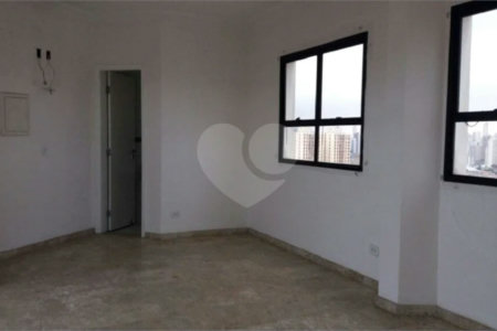 Cobertura duplex à venda na Mooca de 277m² com 3 dormitórios, 1 suíte e 3 vagas.