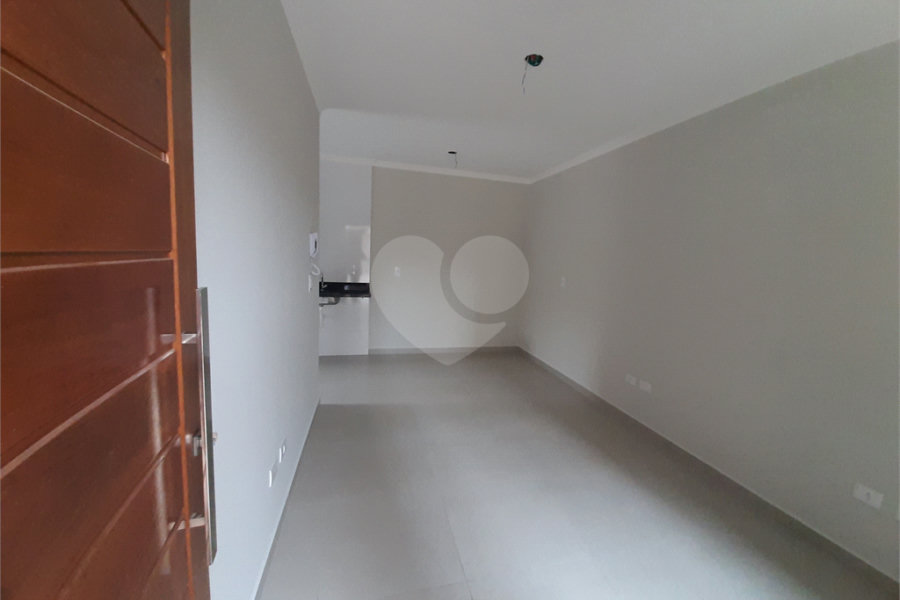 Apartamento com 37m2, 2 quartos, banheiro, sala, cozinha, quintal e 1 vaga de GARAGEM
