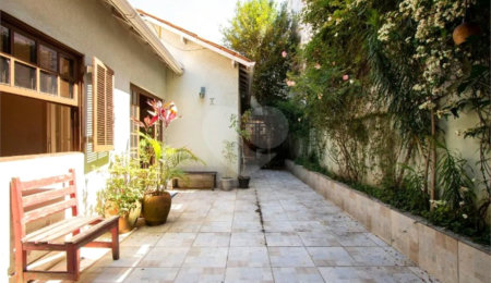 Casa Térrea à venda com 1 suíte em Vila Romana, São Paulo, SP