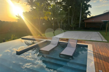 Casa à venda com 6 suítes no condomínio Vila Pinhal, Itirapina - SP