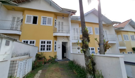Casa à venda com 2 suítes no condomínio Village Palmas, São Paulo - SP